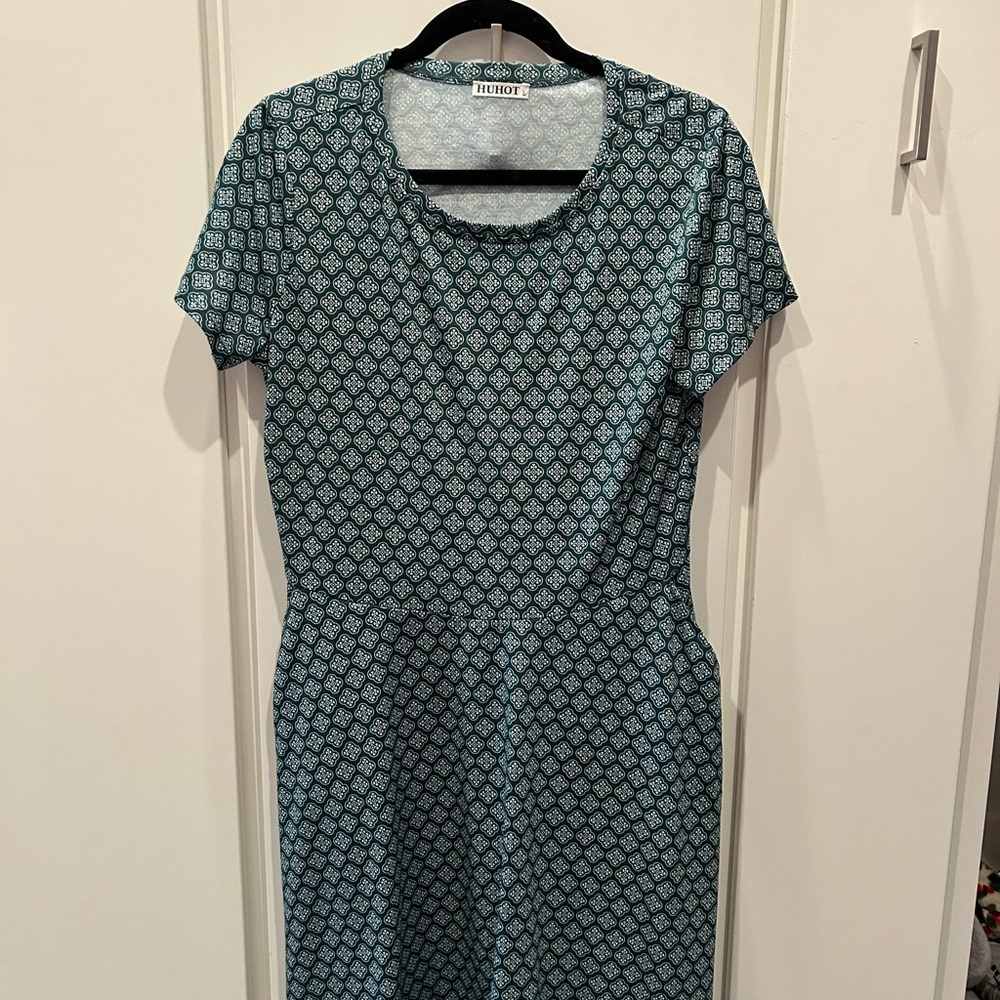 Women’s printed dress with pockets